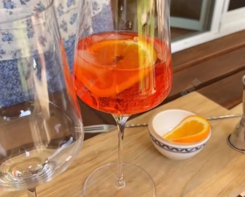 阿佩罗橙光(Aperol Spritz)