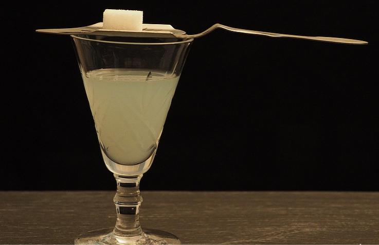 how-to-drink-absinthe-cocktaisandbars-O20180707_08_03.jpg