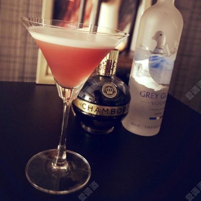 法国马天尼(马提尼)(French Martini)  第1张